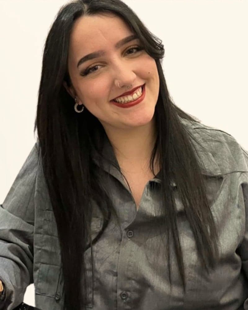 Portrait d’Ana Rodrigues, chargée de communication de l’association.